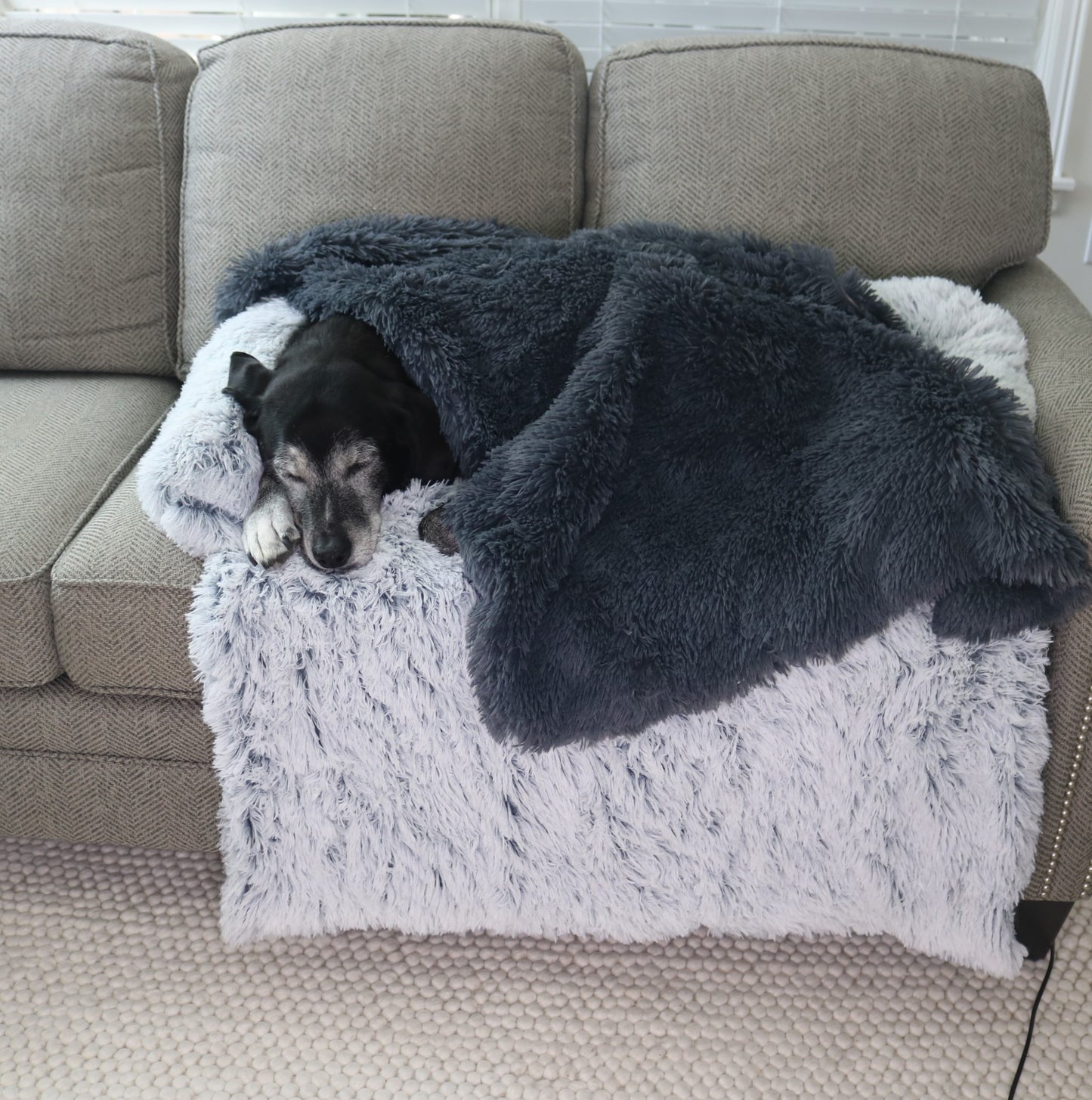 CalmingPup - Anxiety Relieving Fluffy Dog Blanket